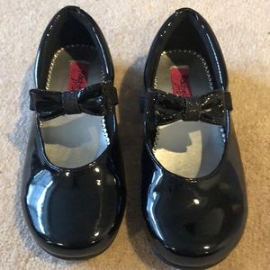 Girls patent leather shoes, size 11